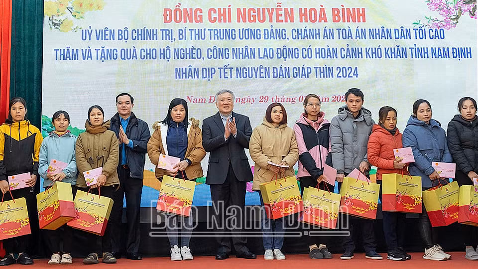 bi thu trung uong dang chanh an tand toi cao nguyen hoa binh tham chuc tet tinh nam dinh hinh 2