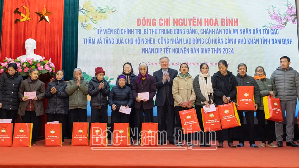 bi thu trung uong dang chanh an tand toi cao nguyen hoa binh tham chuc tet tinh nam dinh hinh 1