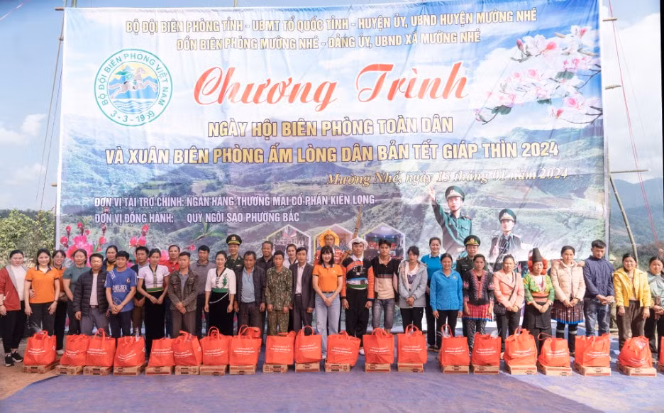 kienlongbank trao tang hon 8000 phan qua cho ba con don tet giap thin 2024 hinh 5