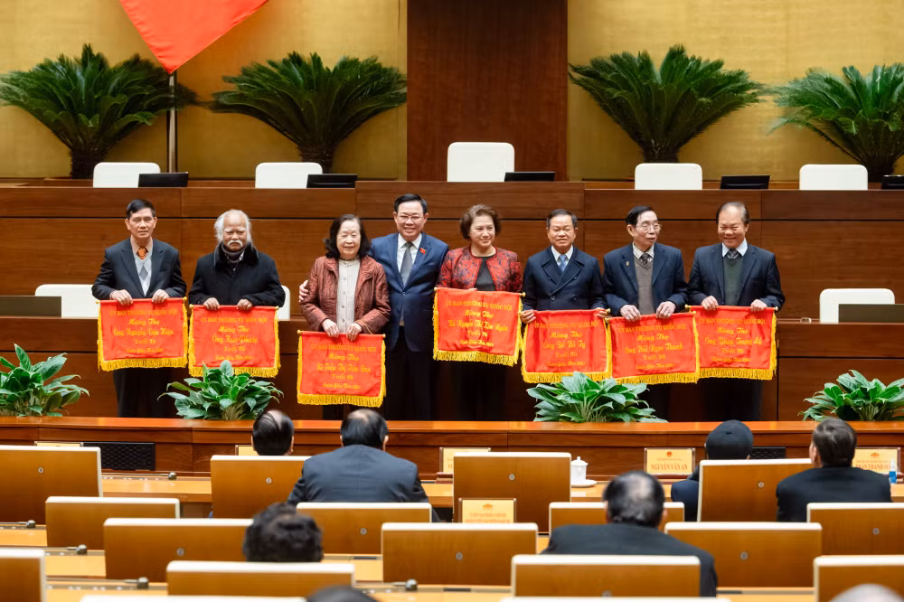 chu tich quoc hoi du gap mat cac nguyen lanh dao quoc hoi nhan dip xuan giap thin 2024 hinh 1