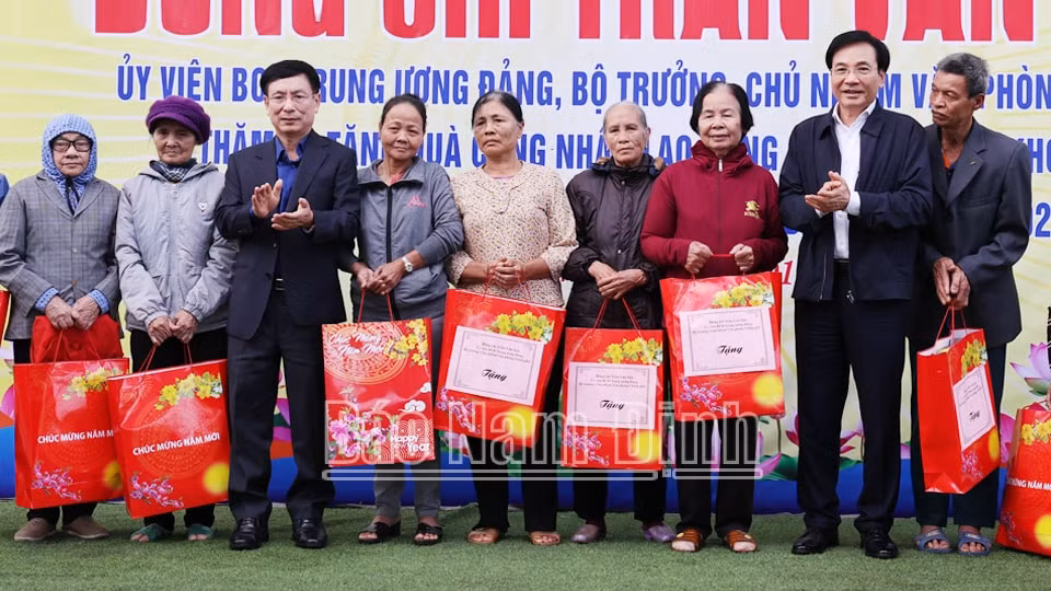 nam dinh chu dong ho tro kip thoi ho gia dinh co nguy co thieu doi trong dip tet 2024 hinh 1