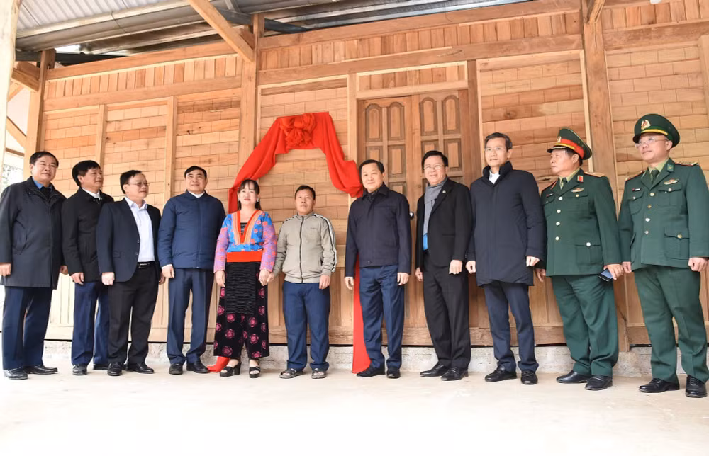 pho thu tuong le minh khai tham chuc tet nguyen dan giap thin 2024 tai dien bien hinh 3