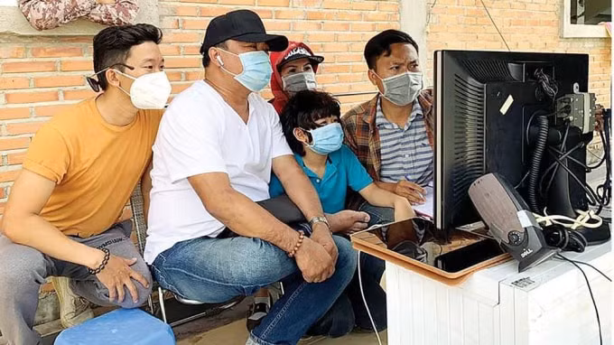 Phim Trường mùa dịch