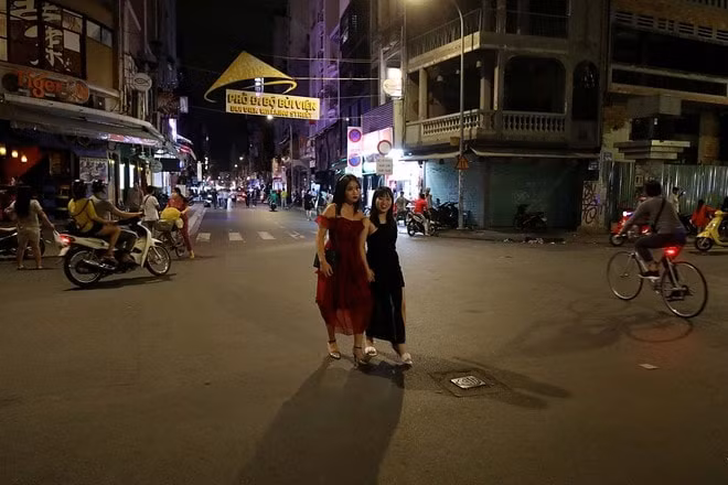 Phố Bùi Viện lại trở lên vắng lặng trong ngày Covid-19. Ảnh: internet.