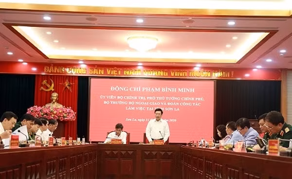Phó Thủ tướng, Bộ trưởng Bộ Ngoại giao Phạm Bình Minh phát biểu tại buổi làm việc với tỉnh Sơn La. Ảnh: VGP