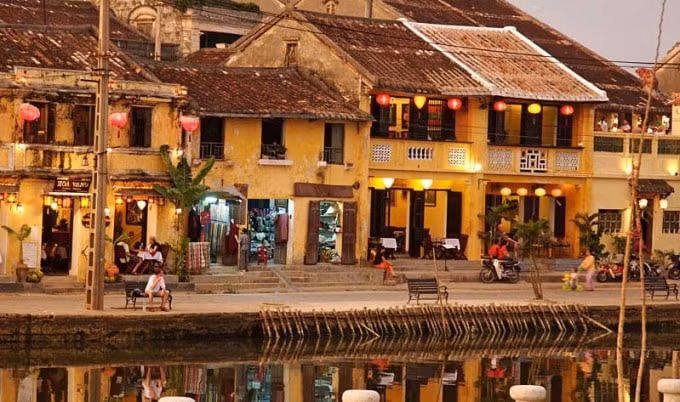 Người dân Hội An được khuyến cáo ở nhà, hạn chế tối đa ra ngoài, trừ các trường hợp thật sự cần thiết. Ảnh: TL.