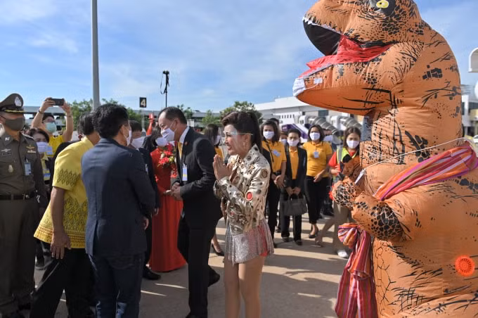 Ca sỹ nổi tiếng Thái Lan Ying Lee biểu diễn khai trương đường bay mới của Thai Vietjet.