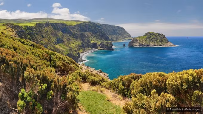Con tàu đã đi vòng quanh địa cầu, đi đến những điểm đến xa như Azores - Ảnh: Tane-Mahuta / Getty Images