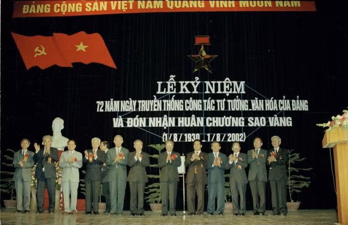 90 nam truyen thong nganh tuyen giao cua dang 9 thap ky nhung moc son tu hao hinh 2