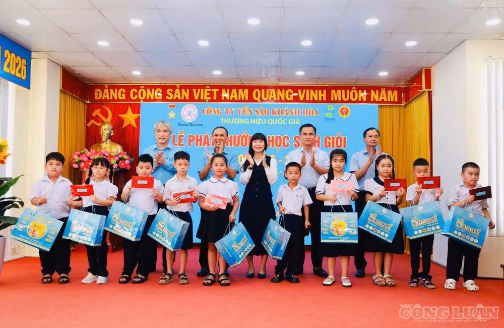 clo_br_3-trao-thuong-cho-cac-em-hoc-sinh-gioi-cap-1.jpg
