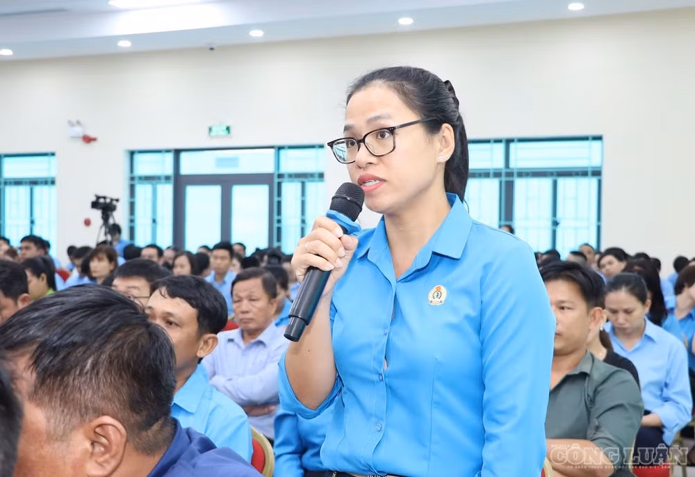 clo_br_nguoi-lao-dong-neu-y-kien-tai-hoi-nghi.jpg