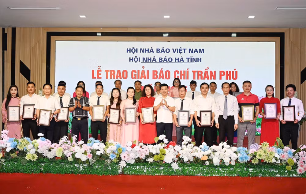 z7938696219170-cb4662c45527ec23b98fc0d464780c85-1-sao-chep.jpg