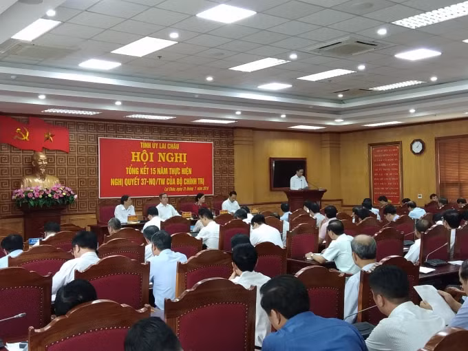 Hội nghị tập trung thảo luận, đánh giá khách quan những thành tựu, kết quả nổi bật đã đạt được; những khó khăn, hạn chế qua 15 năm triển khai thực hiện Nghị quyết 37 của Bộ Chính trị trên địa bàn tỉnh Lai Châu