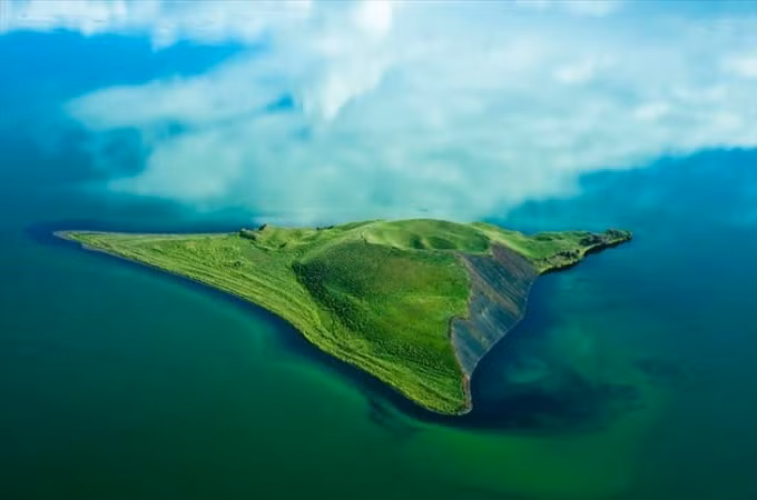 Hòn đảo nhỏ ở hồ Myvatn.