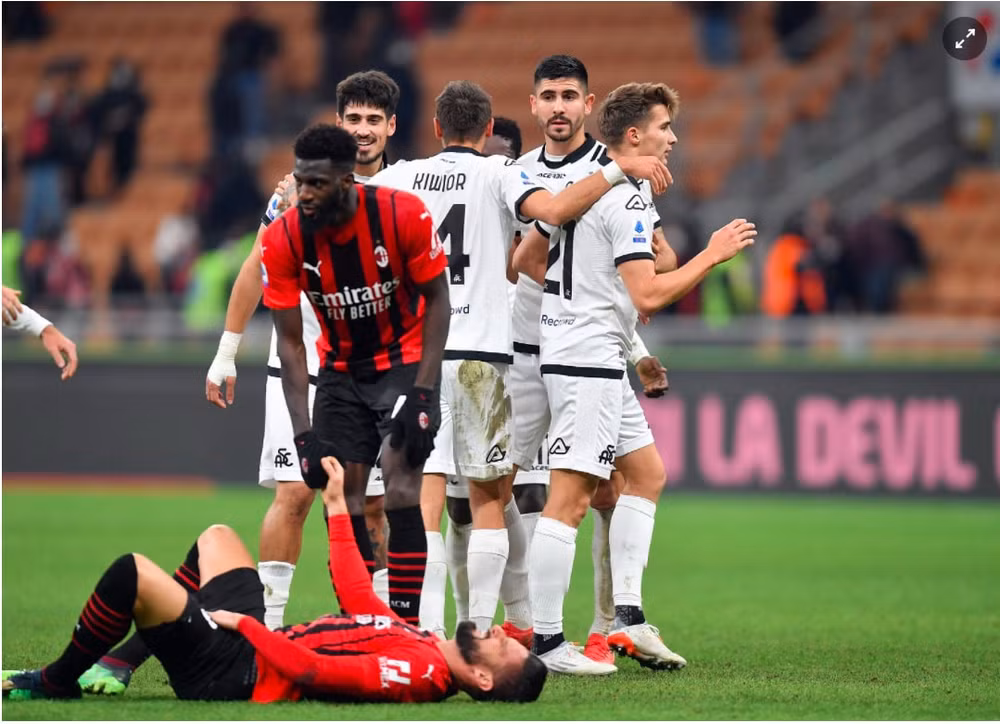 ac milan thua soc truoc doi thu ti hon spezia o phut 905 hinh 1