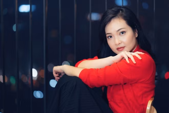 nhan sac cua nu btv nguoi thay hoai anh dan thoi su 19h hinh 3