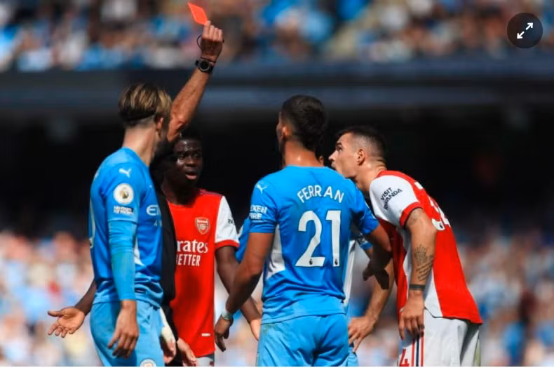 xhaka nhan the do arsenal hoa vat va voi liverpool hinh 5