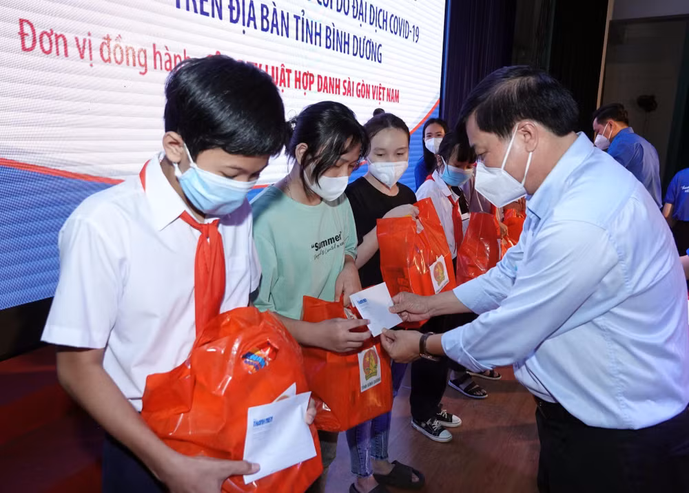 bao thanh nien to chuc xuan am ap tet binh an cho tre em co hoan canh kho khan hinh 1