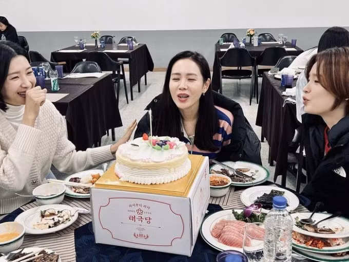 son ye jin don sinh nhat tuoi 40 thieu hyun bin hinh 3