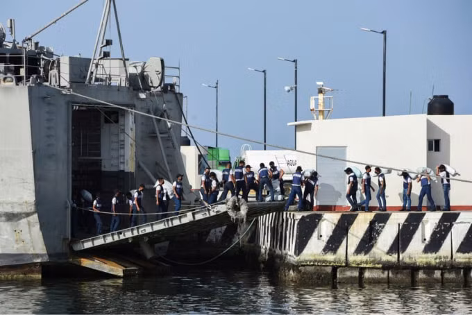 moi khoi sac venezuela tang manh tiep te xang luong thuc cho cuba hinh 1