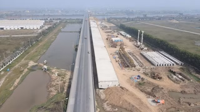 Bộ Giao thông Vận tải yêu cầu các chủ đầu tư, ban quản lý dự lập tiến độ chi tiết triển khai dự án, công trình giao thông trọng điểm. Ảnh minh họa