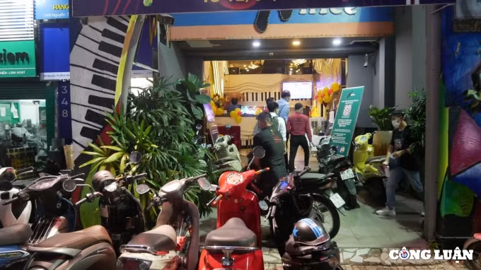 quan karaoke tai tp hcm kin phong khach phai den tu som de duoc hat hinh 7