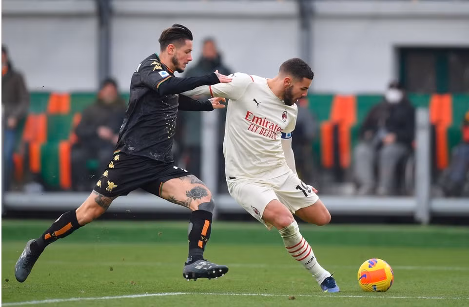 ac milan de bep venezia o vong 21 serie a hinh 5