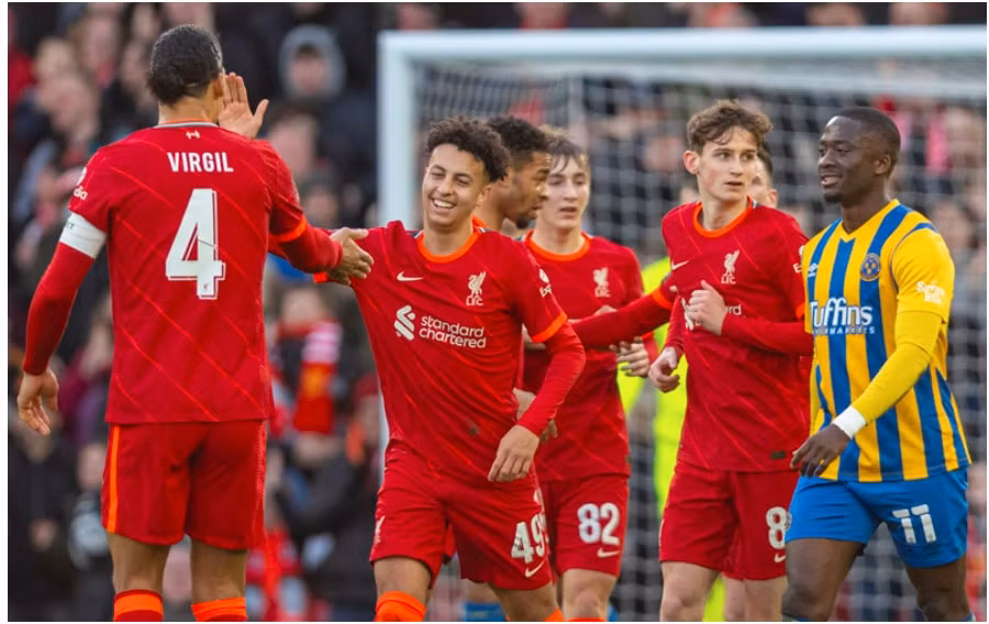fabinho toa sang liverpool loi nguoc dong o fa cup hinh 4