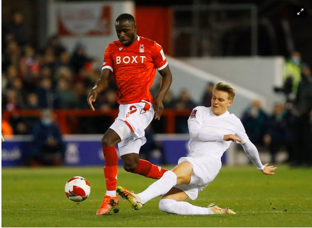 nottingham forest tao dia chan khi loai bo arsenal khoi cup fa hinh 2