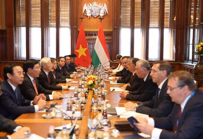 vun dap cung co quan he nghi vien tot dep viet nam hungary hinh 1