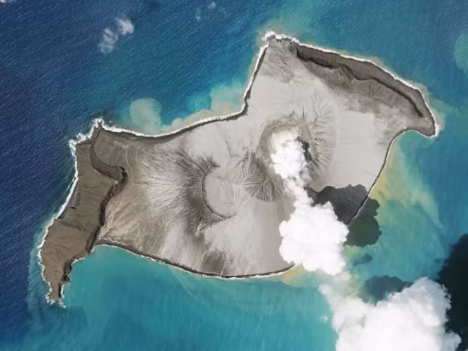 hinh anh va video dang so ve vu phun trao nui lua tonga manh hon 600 lan bom nguyen tu hinh 8