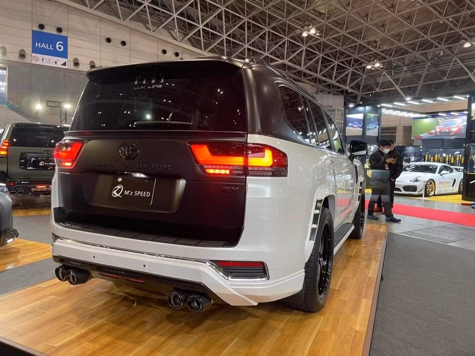 kham pha mau xe toyota land cruiser so huu goi do bodykit cua hang mz speed hinh 7