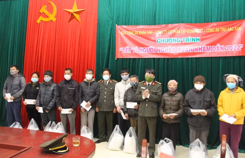 bao cong an nhan dan to chuc chuong trinh tet vi nguoi ngheo xuan nham dan 2022 hinh 1
