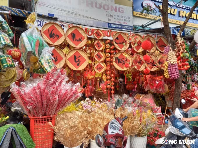 pho nguoi hoa o tp hcm ron rang nhung ngay can tet nguyen dan 2022 hinh 3