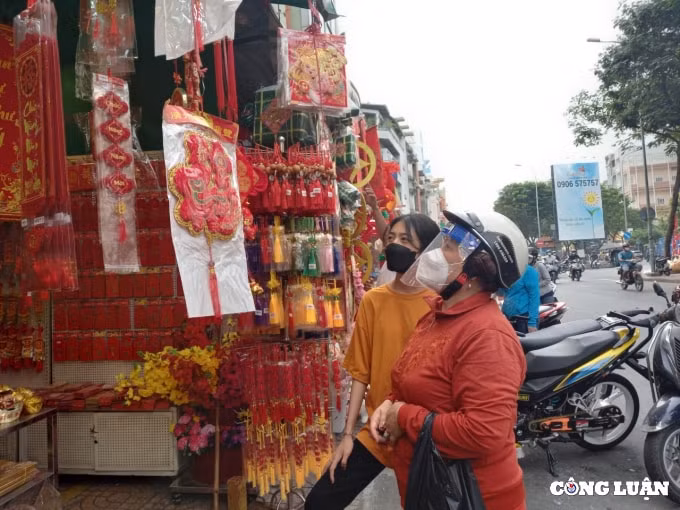 pho nguoi hoa o tp hcm ron rang nhung ngay can tet nguyen dan 2022 hinh 6