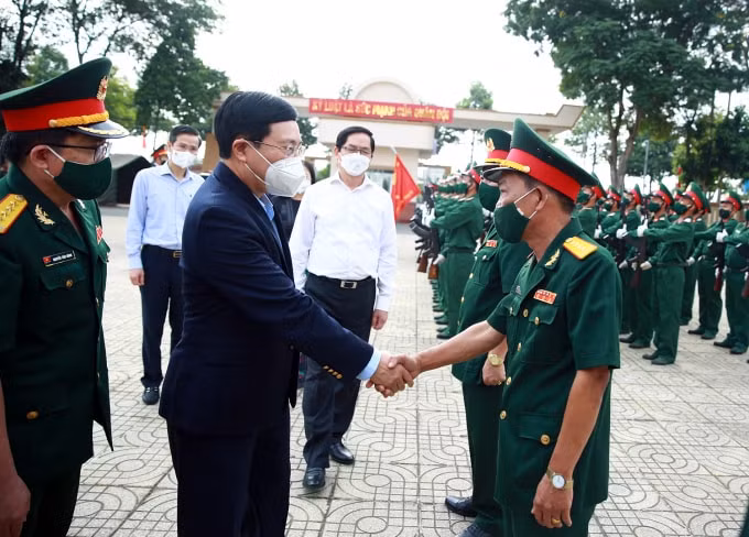pho thu tuong pham binh minh tham tang qua tet tai ba ria vung tau hinh 4