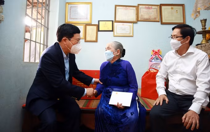 pho thu tuong pham binh minh tham tang qua tet tai ba ria vung tau hinh 2