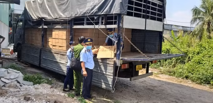 phat hien hang tan nguyen lieu san xuat tra sua khong ro nguon goc hinh 2
