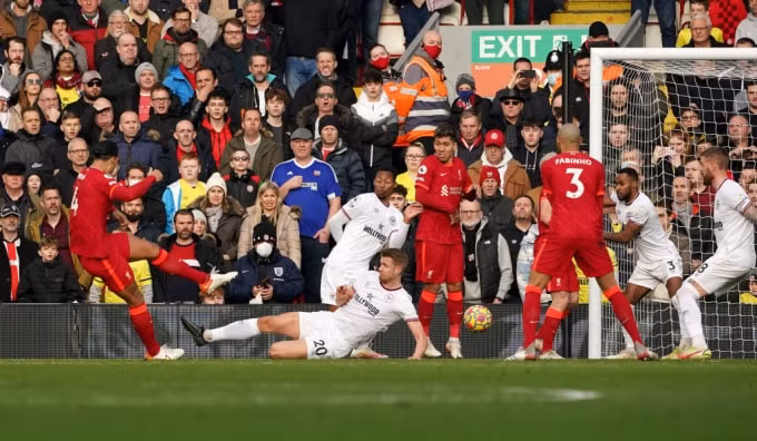 danh bai brentford liverpool chiem vi tri thu 2 cua chelsea hinh 3
