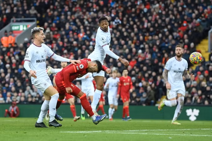 danh bai brentford liverpool chiem vi tri thu 2 cua chelsea hinh 5