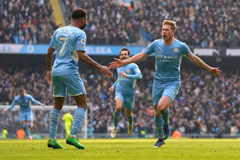 de bruyne lap cong lon giup man city ha guc chelsea hinh 1