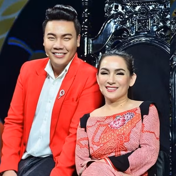 bau oi dung khoc do ca si phi nhung hat thang giai mai vang hinh 1