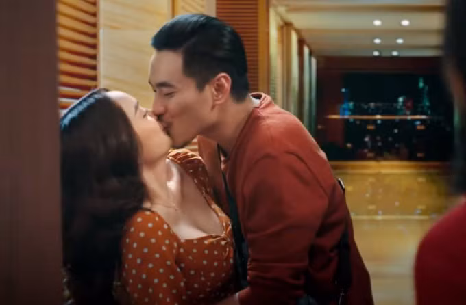 kieu minh tuan va nhung man khoa moi ngot ngao ben ban dien nu hinh 3