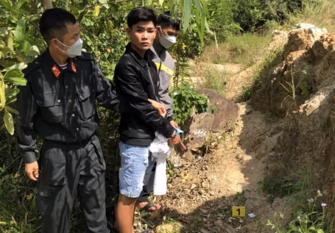 bat qua tang 2 nhom thanh nien dang bay lac trong 1 quan karaoke hinh 1