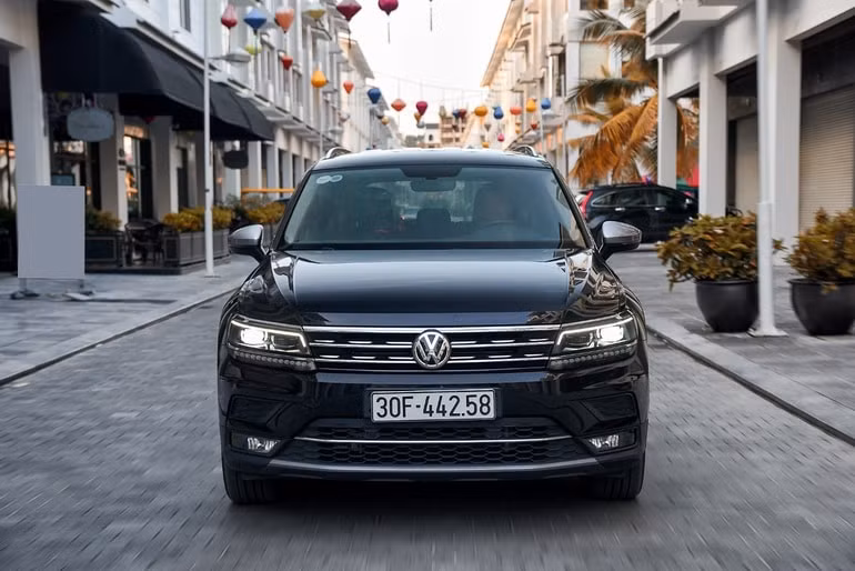 volkswagen tiguan elegance giam gia len den 85 trieu dong dip can tet hinh 1