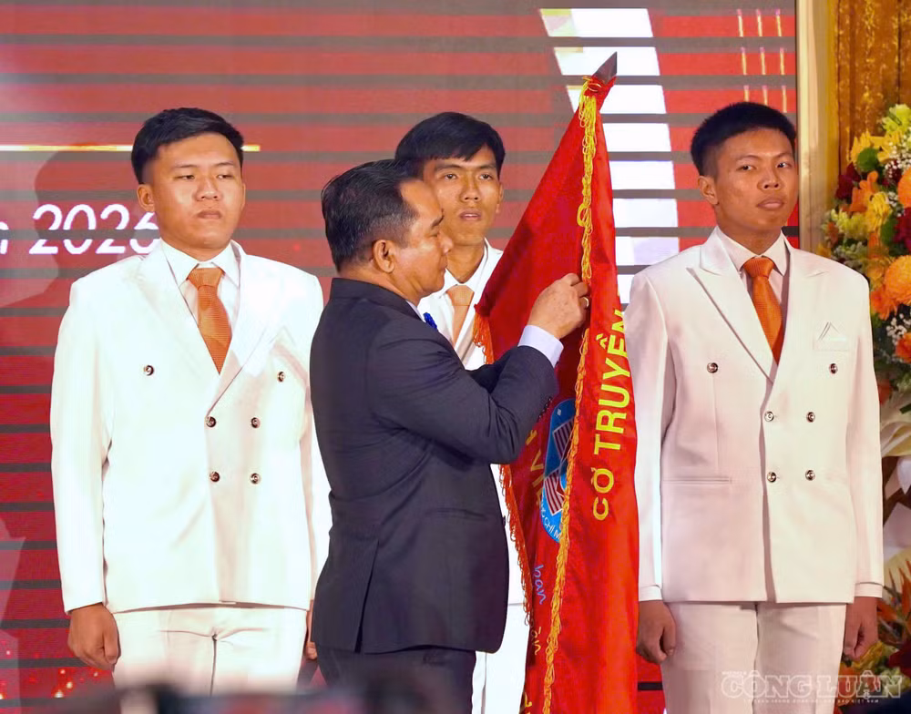 clo_br_traqo-huy-chuong.jpg