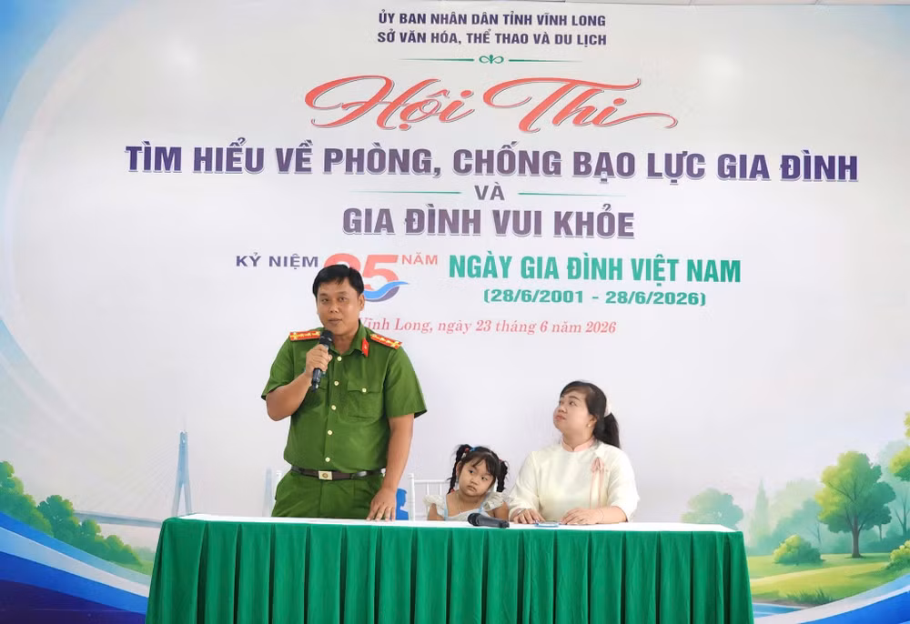 Gia đình ông Nguyễn Trọng Nhân, đơn vị Công an tỉnh Vĩnh Long tham gia. Hội thi tìm hiểu về phòng, chống bạo lực gia đình