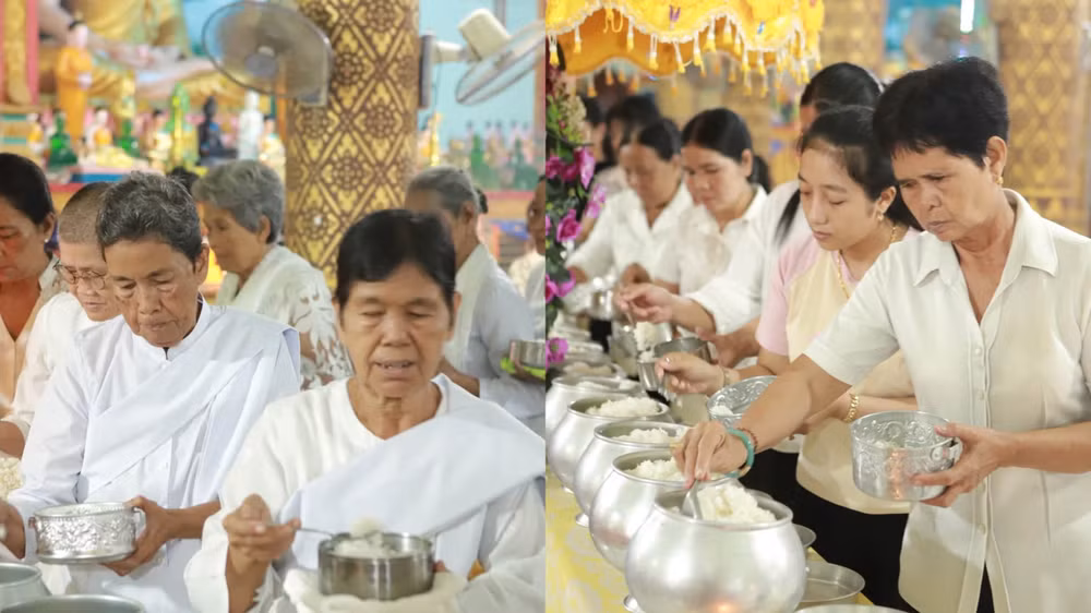 Người dân thực hiện nghi thức xới cơm. Ảnh: Trí Trần.