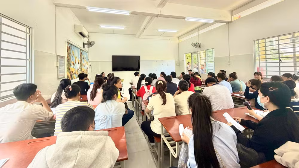Công tác quản lý, giám sát phòng thi được siết chặt tại Đại học Trà Vinh (Ảnh: Trí Trần)