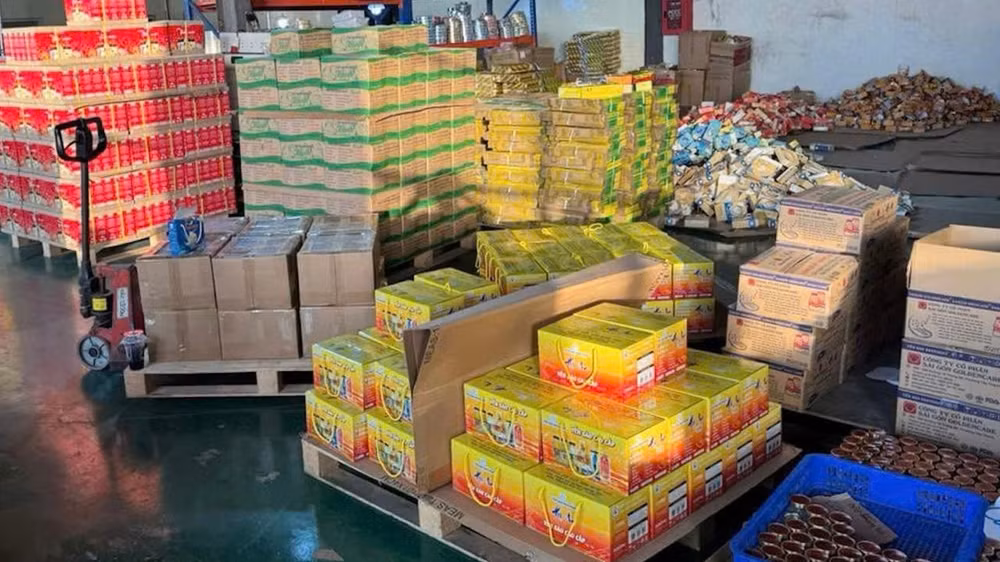 Tang vật thu giữ tại hiện trường yến thành phẩm chuẩn bị cho ra thị trường (Ảnh: CACC)